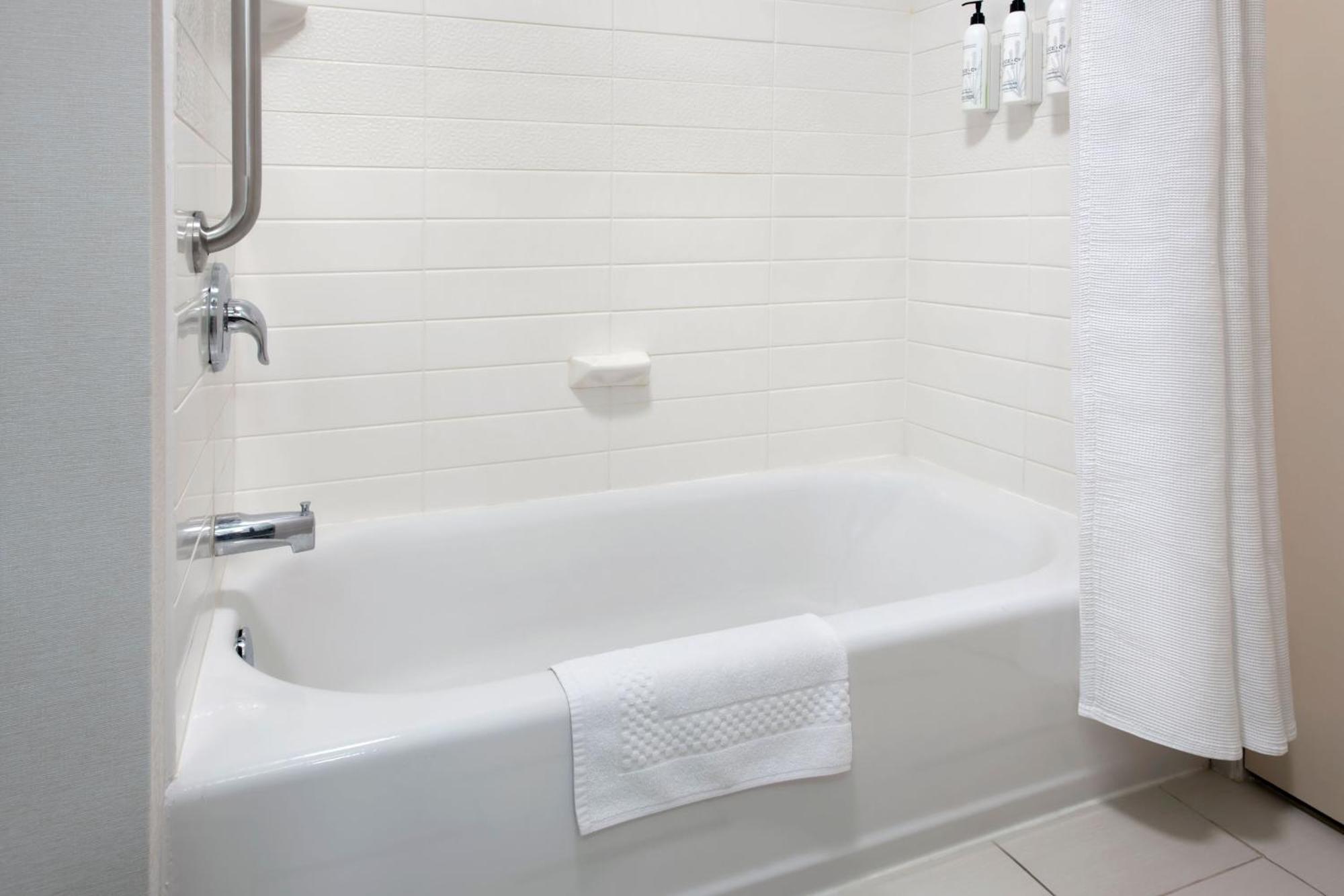 Fairfield Inn & Suites By Marriott Watertown Thousand Islands Exterior foto